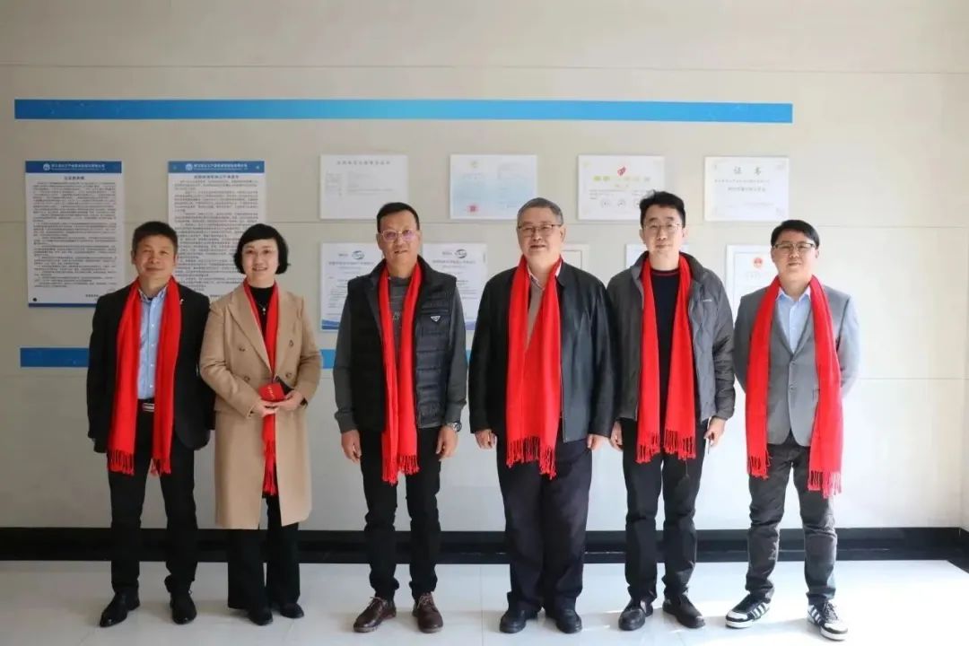 新聞簡(jiǎn)訊丨龍馬精神年，共踏新征程